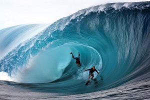 7. Surfing di Pantai G-land